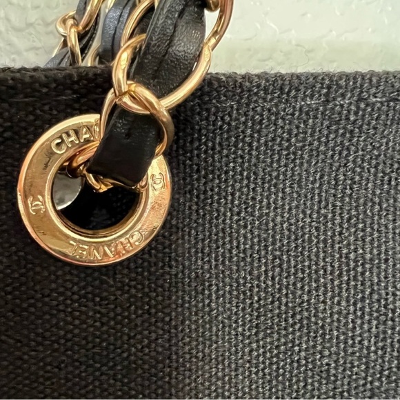 Gorgeous Chanel Tote. Received a gift. New. - Picture 3 of 5